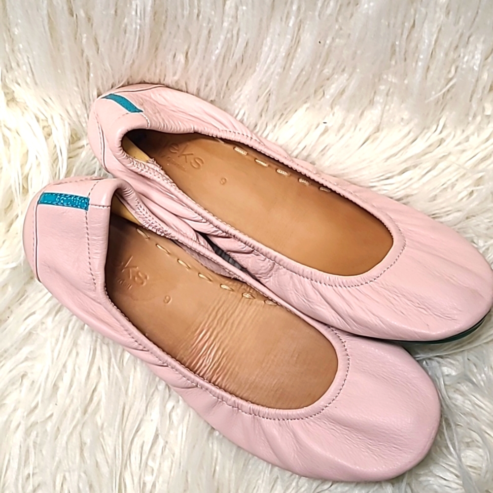 Tieks ballerina shoes pale pink size 9, fits 8.5 too****pale pink in color*****